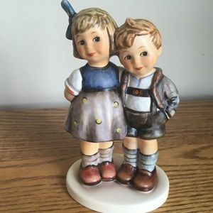 Little Pair #449 Hummel